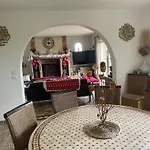 Prázdninový dům Tres Belle Maison Piscine Chauffe 210m2 Climatise