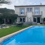 Tres Belle Maison Piscine Chauffe 210m2 Climatise Prázdninový dům *