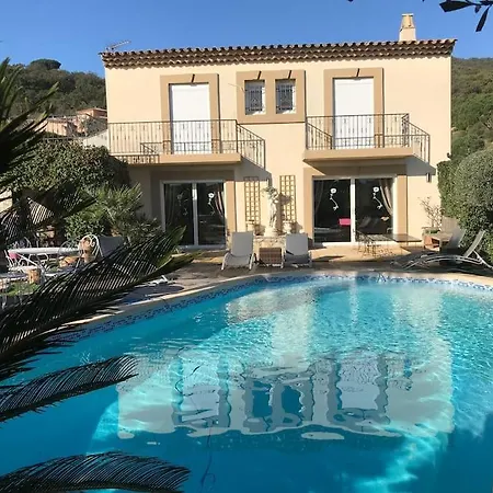 Hébergement de vacances Très Belle Maison Piscine Chauffé 210m2 Climatisé *