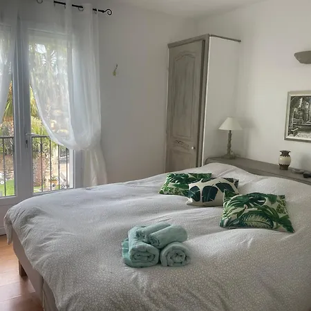 Tres Belle Maison Piscine Chauffe 210m2 Climatise Prázdninový dům *