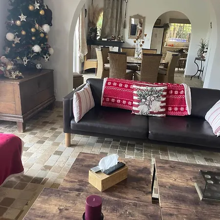 Hébergement de vacances Très Belle Maison Piscine Chauffé 210m2 Climatisé *