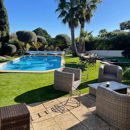 Hébergement de vacances Très Belle Maison Piscine Chauffé 210m2 Climatisé *