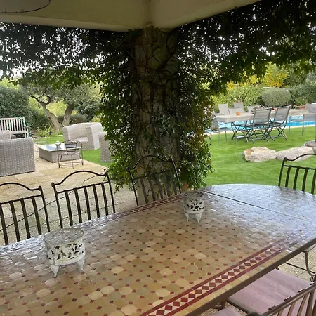Hébergement de vacances Très Belle Maison Piscine Chauffé 210m2 Climatisé *