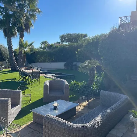 Hébergement de vacances Très Belle Maison Piscine Chauffé 210m2 Climatisé